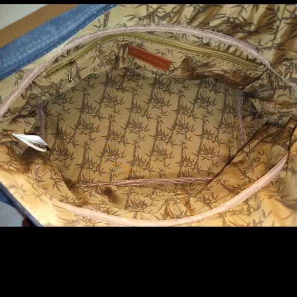 Tommy Bahama Mojito 20" Duffel Navy 13" h x 20" l x 12w Weekend/Overnite luggage - Picture 5 of 10